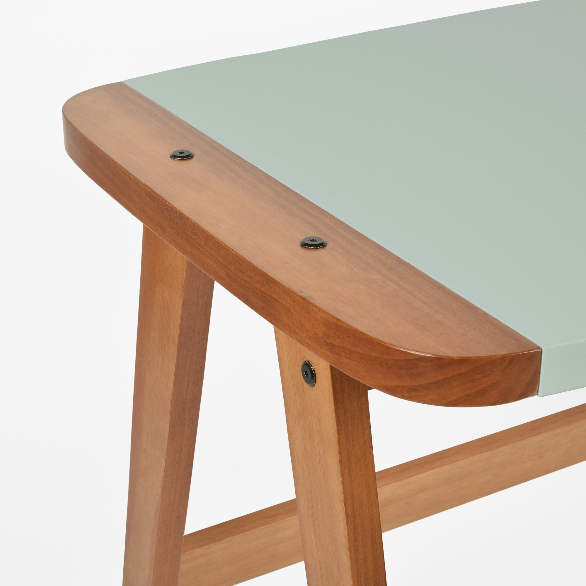 escrivaninha hoy verde oliva e mel imagem detalhe madeira macica fundo inifinito