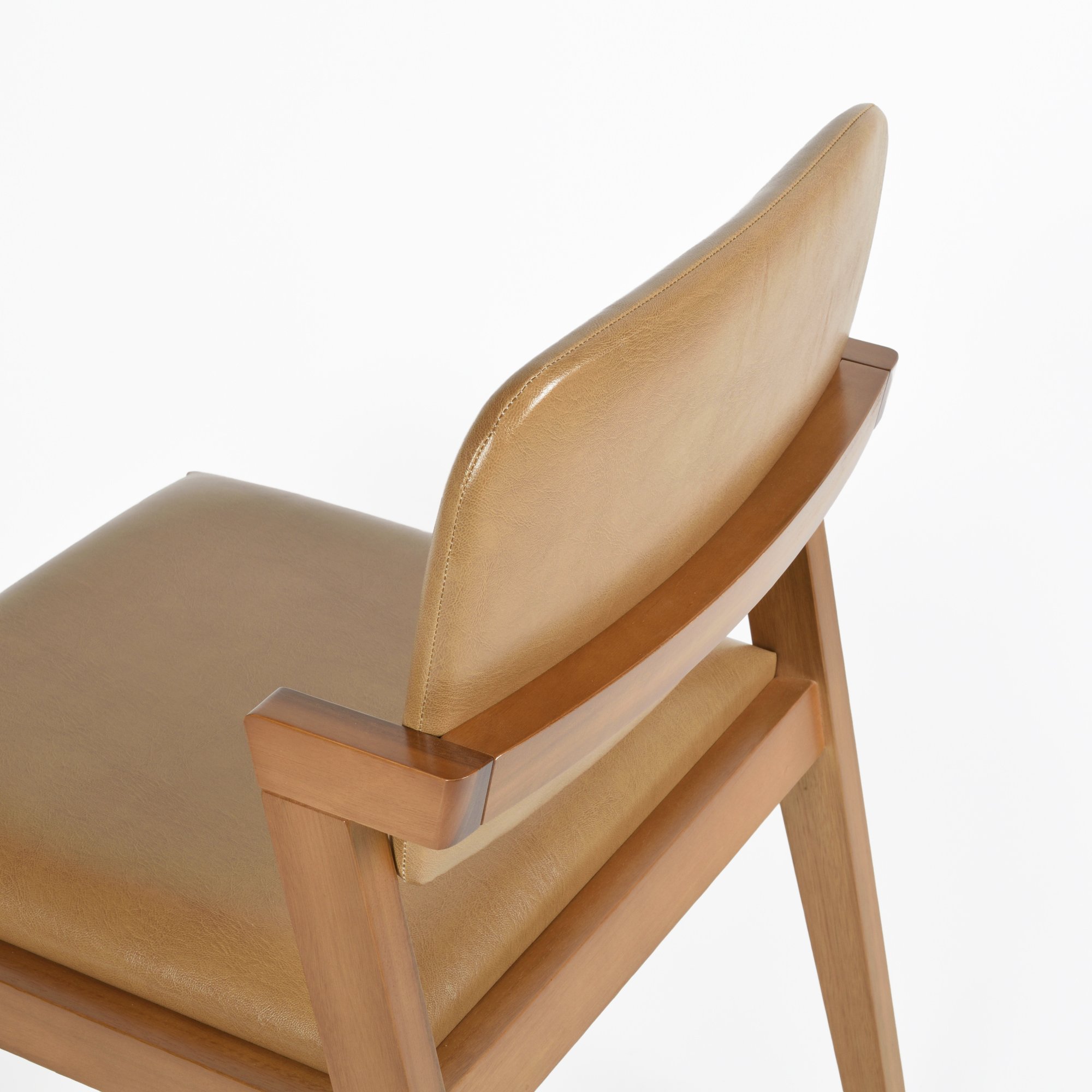 cadeira izza madeira macica estofada caramelo e mel