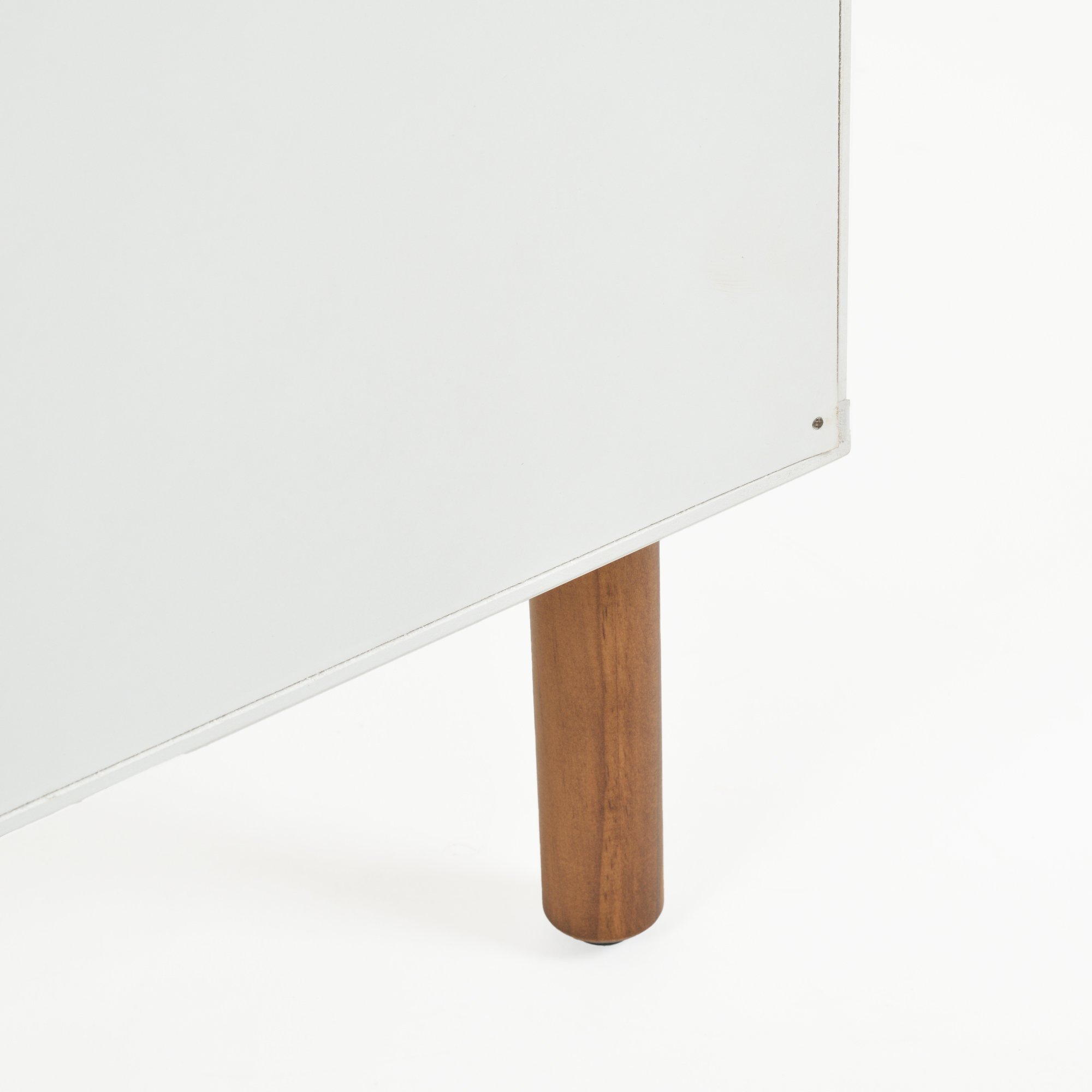 mesa de cabeceira gaveteiro meg branco e amendoa casa huma