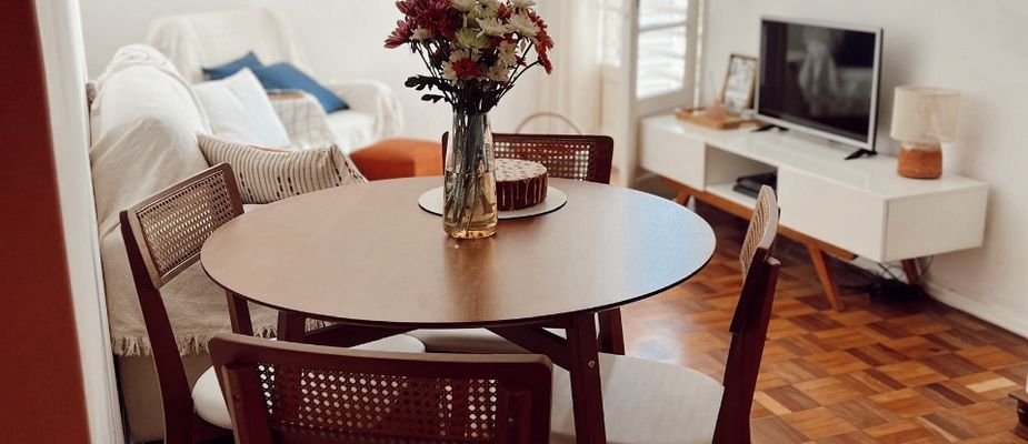 Mesa Lívia e as Cadeiras Luna no Cotidiano com a Vanessa!
