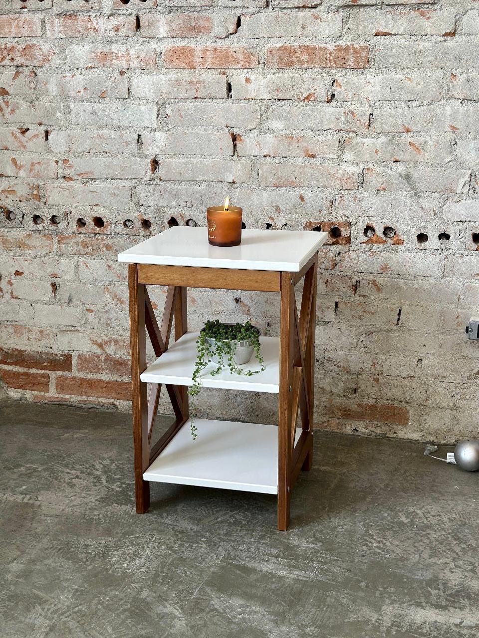 mesa lateral klein branco e amendoa