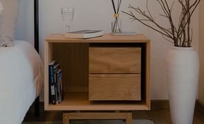 mesinha de cabeceira de madeira