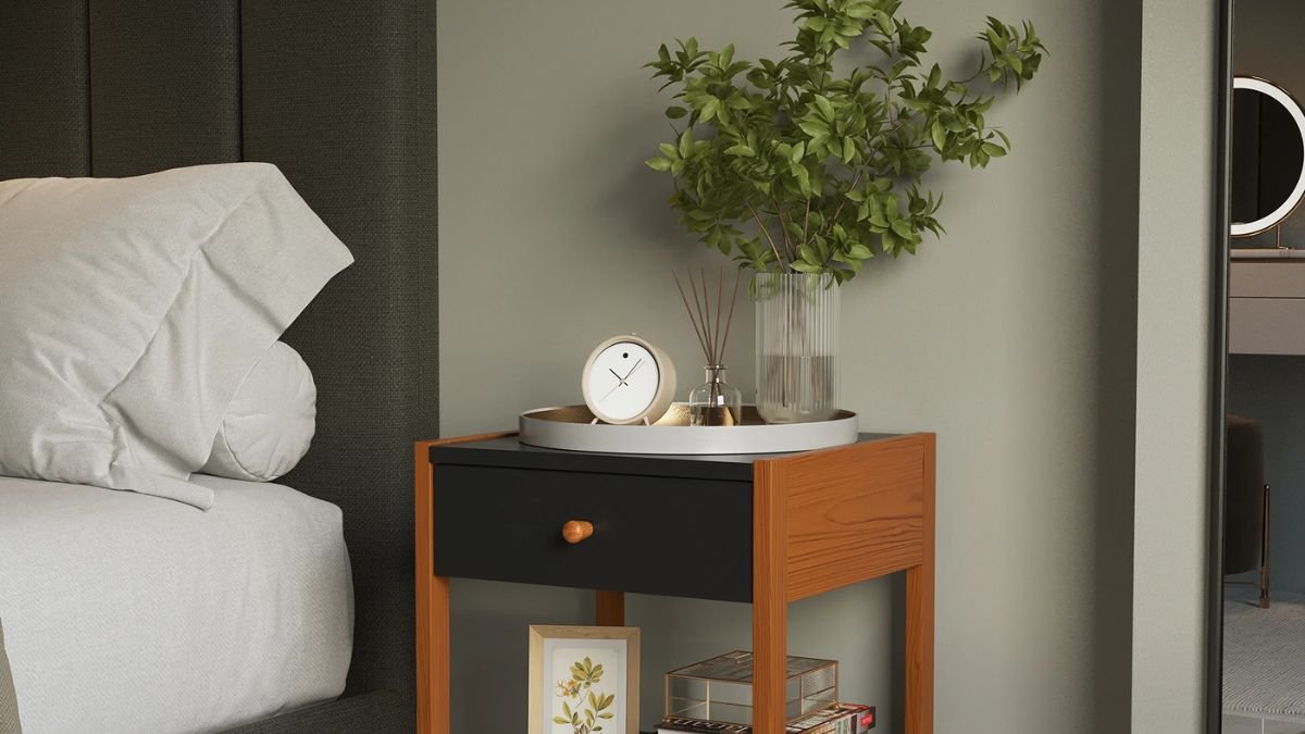 mesinha de cabeceira ao lado da cama